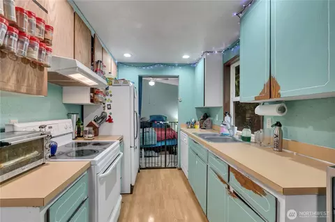 Kitchen - 20327 W Richmond Rd, Bothell, WA 98021 photo 3 of 4