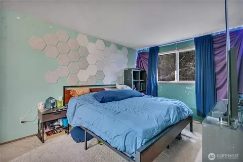 Bedroom - 20327 W Richmond Rd, Bothell, WA 98021 photo 3 of 3
