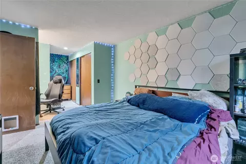 Bedroom - 20327 W Richmond Rd, Bothell, WA 98021 photo 2 of 3