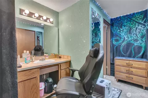 Bath - 20327 W Richmond Rd, Bothell, WA 98021 photo 2 of 2
