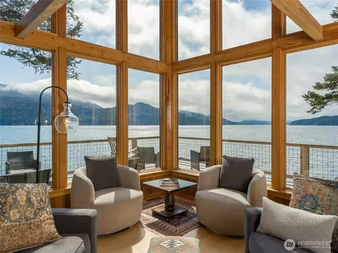 122 Lohman Ln, Eastsound, WA 98245