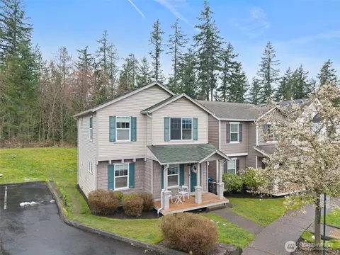 6827 SE Gove St #10, Snoqualmie, WA 98065