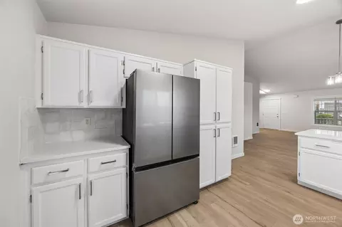 Kitchen - 20009 40th Ave E, Spanaway, WA 98387 photo 3 of 4