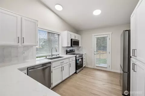 Kitchen - 20009 40th Ave E, Spanaway, WA 98387 photo 4 of 4