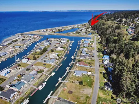 3545 Shell St, Greenbank, WA 98253