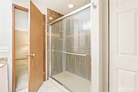 Bath - 18309 26th Dr SE, Bothell, WA 98012 photo 3 of 3
