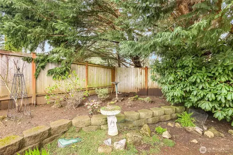 Exterior - 18309 26th Dr SE, Bothell, WA 98012 photo 5 of 6