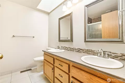 Bath - 18309 26th Dr SE, Bothell, WA 98012 photo 2 of 3