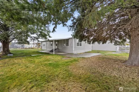 8780 NE Lybbert Dr, Moses Lake, WA 98837
