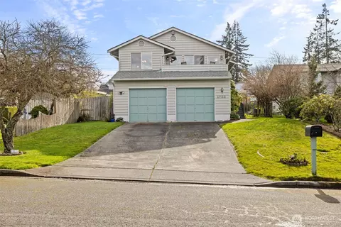 1728 W 6th St, Port Angeles, WA 98363