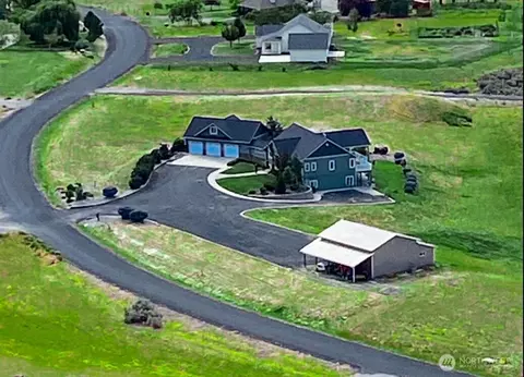 55776 Bay Area Dr, Electric City, WA 99123