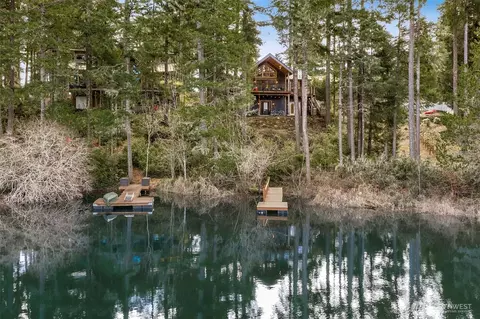 390 Emerald Lake Dr E, Grapeview, WA 98546