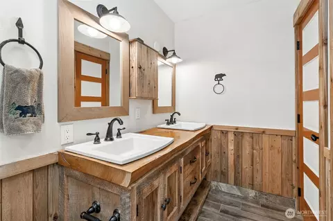 Bath - 390 Emerald Lake Dr E, Grapeview, WA 98546 photo 2 of 3