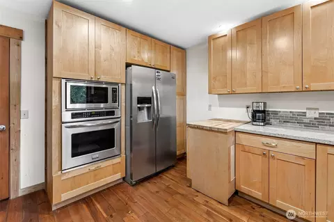 Kitchen - 390 Emerald Lake Dr E, Grapeview, WA 98546 photo 2 of 4