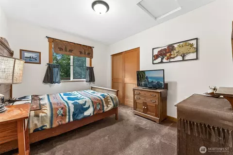 Bedroom - 390 Emerald Lake Dr E, Grapeview, WA 98546 photo 2 of 2