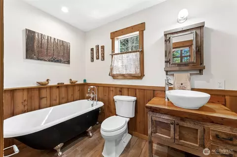 Bath - 390 Emerald Lake Dr E, Grapeview, WA 98546 photo 3 of 3