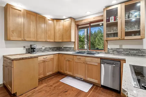 Kitchen - 390 Emerald Lake Dr E, Grapeview, WA 98546 photo 3 of 4