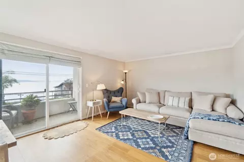 4222 Beach Dr SW #202, Seattle, WA 98116
