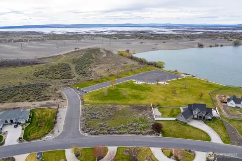 7741 Dune Lake Rd SE, Moses Lake, WA 98837