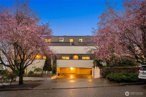 2219 14th Ave W #202, Seattle, WA 98119