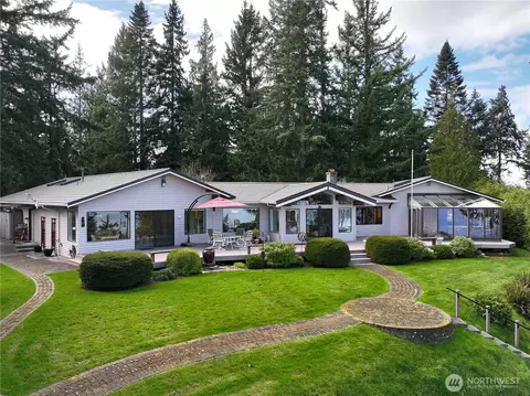 8111 Possession Ridge Ln, Clinton, WA 98236