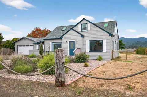 82 E Sunny Sands Rd, Cathlamet, WA 98612