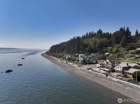 4913 Marshall Rd, Clinton, WA 98236