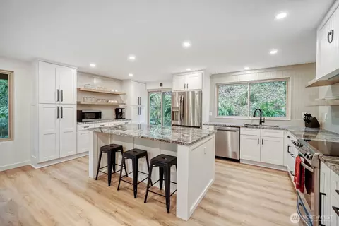 Kitchen - 38805 258th Ave SE, Enumclaw, WA 98022 photo 2 of 4