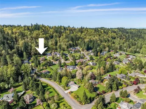 20613 SE 136th St, Issaquah, WA 98027