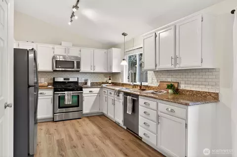 Kitchen - 311 168th Pl SE, Bothell, WA 98012 photo 1 of 3