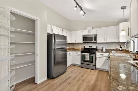 Kitchen - 311 168th Pl SE, Bothell, WA 98012 photo 3 of 3