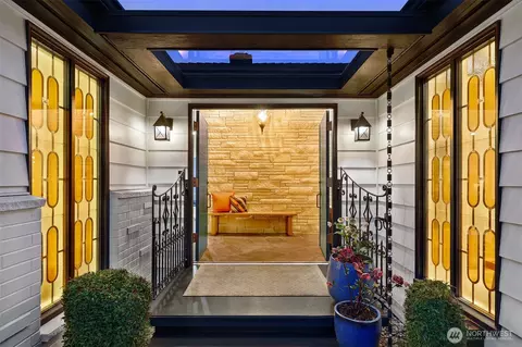 7710 57th Ave NE, Seattle, WA 98115