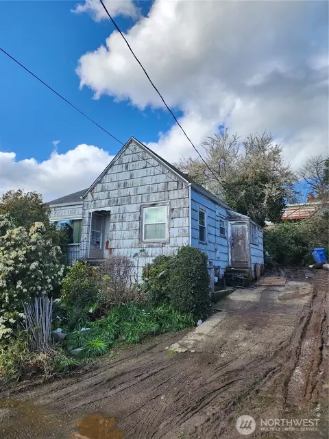 3022 S Holden St, Seattle, WA 98108