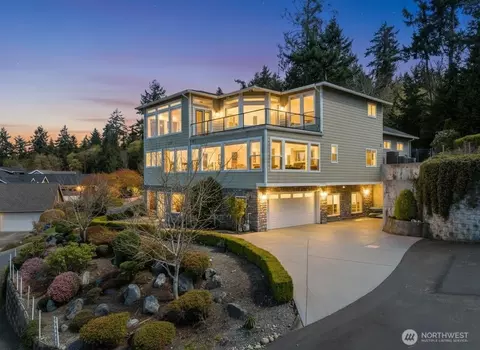 2318 Sunnyside Heights Dr, Steilacoom, WA 98388