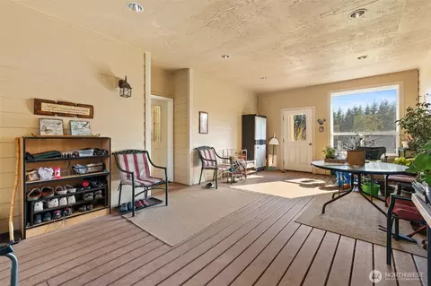 Exterior - 301 Russell Rd, Winlock, WA 98596 photo 1 of 9