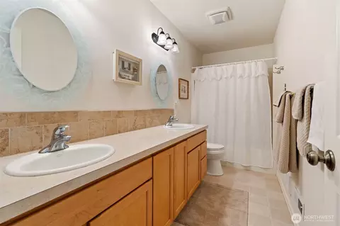 Bath - 301 Russell Rd, Winlock, WA 98596 photo 4 of 4