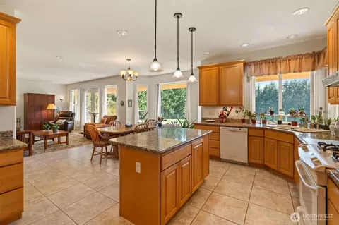 Kitchen - 301 Russell Rd, Winlock, WA 98596 photo 2 of 3