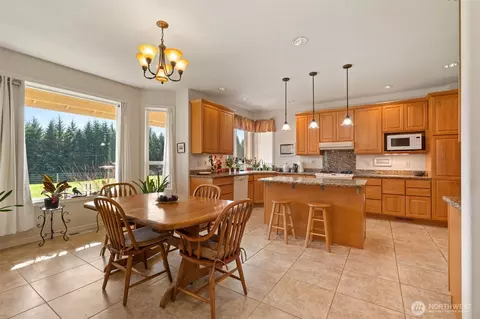 Kitchen - 301 Russell Rd, Winlock, WA 98596 photo 3 of 3