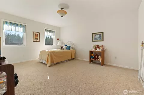 Bedroom - 301 Russell Rd, Winlock, WA 98596 photo 4 of 4