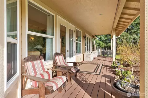 Exterior - 301 Russell Rd, Winlock, WA 98596 photo 6 of 9