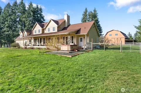 Exterior - 301 Russell Rd, Winlock, WA 98596 photo 5 of 9