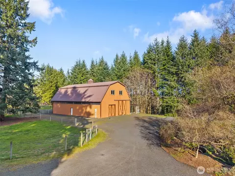Exterior - 301 Russell Rd, Winlock, WA 98596 photo 7 of 9