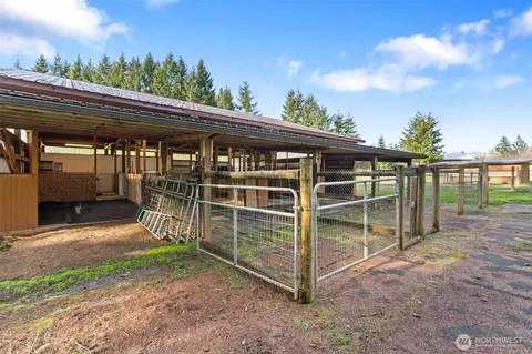 Exterior - 301 Russell Rd, Winlock, WA 98596 photo 8 of 9
