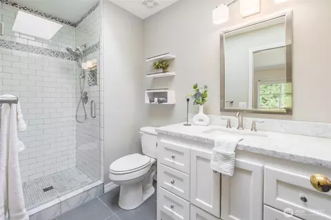 Bath - 12327 44 Dr SE, Everett, WA 98208 photo 3 of 3
