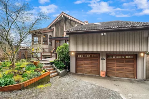 10885 Point Vashon Dr SW, Vashon, WA 98070
