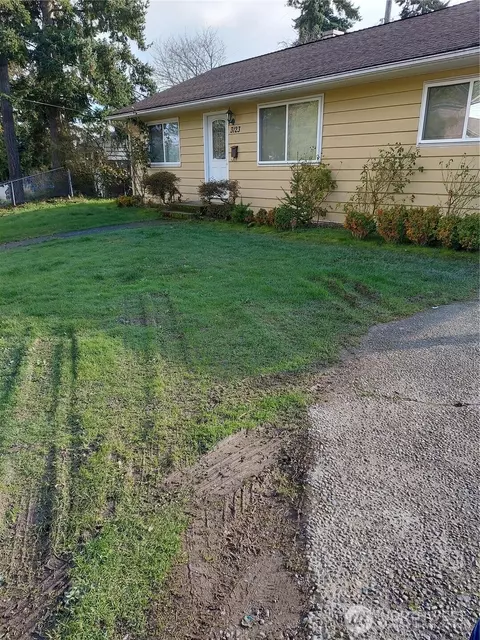 3123 SW Barton St, Seattle, WA 98126