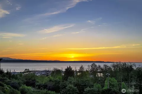 61 Pine St #216, Edmonds, WA 98020