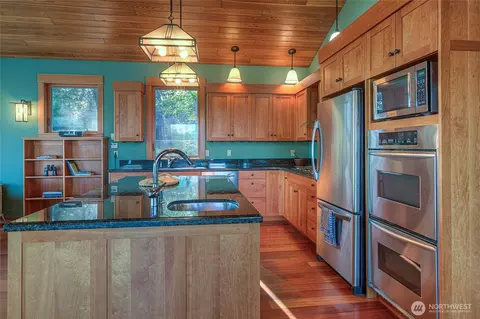 Kitchen - 69 Myer S, Eastsound, WA 98245 photo 2 of 3