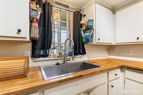 Kitchen - 510 Brown St SE, Orting, WA 98360 photo 3 of 3