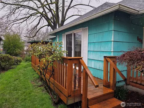 Exterior - 561 15th Ave, Longview, WA 98632 photo 5 of 8